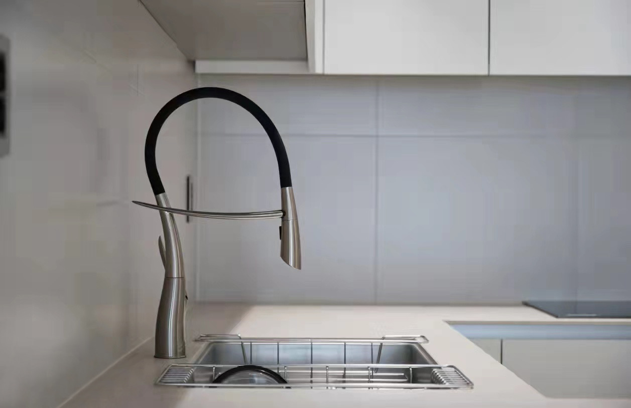 single handle kitchen faucet with sprayer
