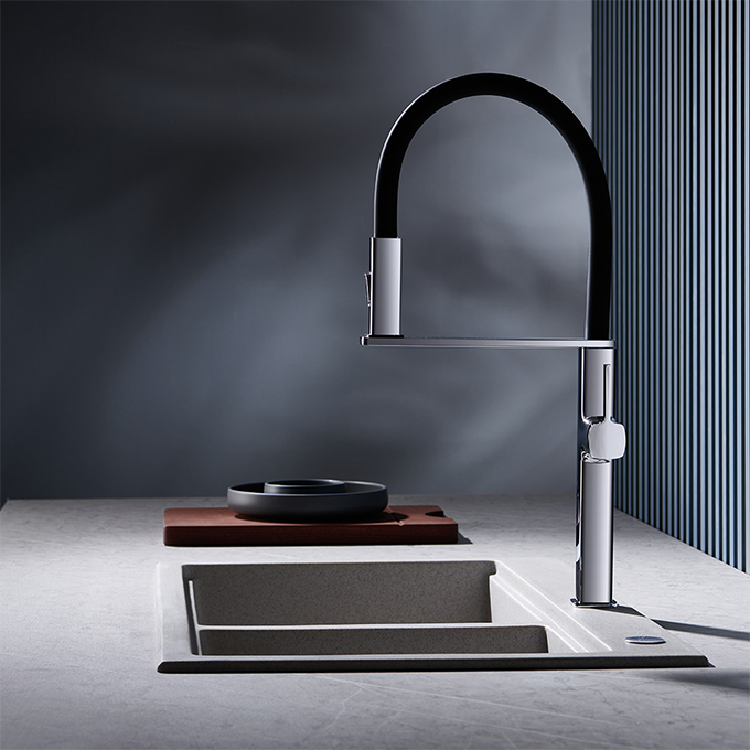kitchen faucet with pull out sprayer